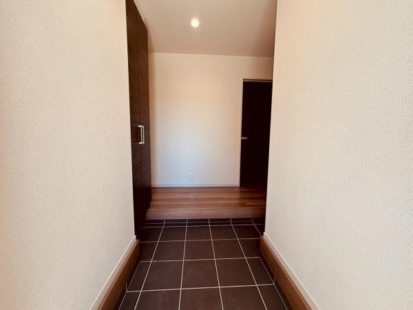 【玄関】 | 写真は同社施工例です。