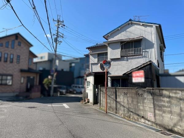 和歌山市杭ノ瀬　中古戸建の前面道路含む現地写真
