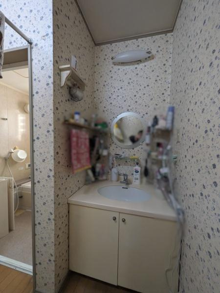和歌山市小松原6丁目　中古戸建の独立洗面台