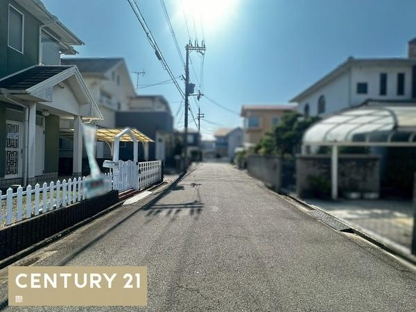 和歌山市小雑賀　中古戸建の前面道路含む現地写真
