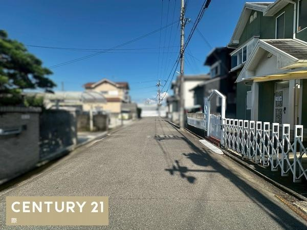 和歌山市小雑賀　中古戸建の前面道路含む現地写真