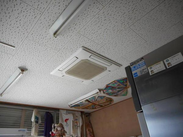 和歌山市市小路　店舗付き住宅の内装