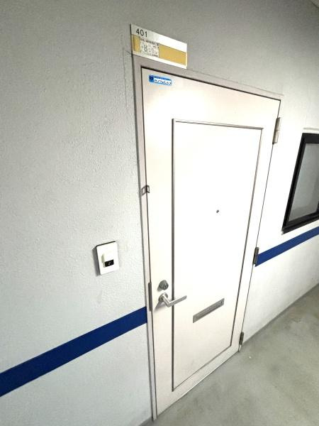 ハナキマンションの玄関