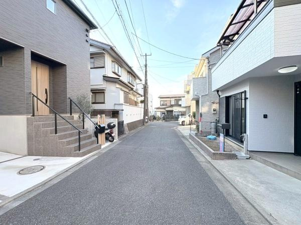 大和市福田の中古一戸建の前面道路含む現地写真