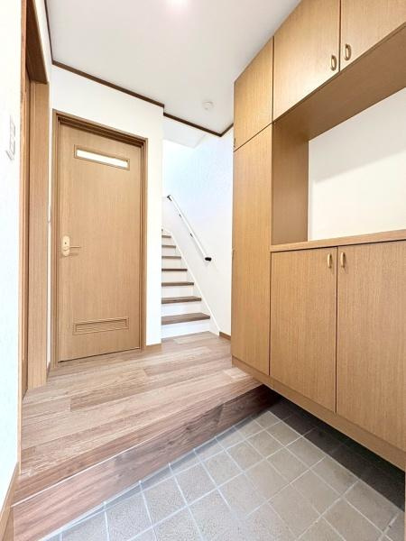 大和市福田の中古一戸建の玄関