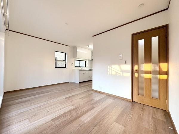 大和市福田の中古一戸建の居間・リビング