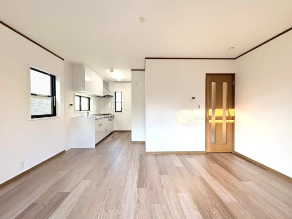 大和市福田の中古一戸建の居間・リビング