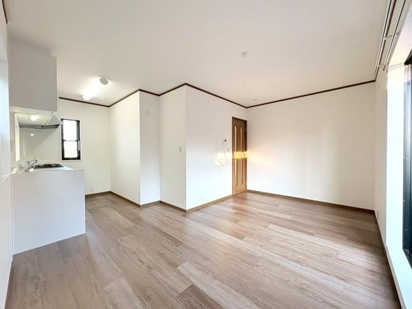 大和市福田の中古一戸建の居間・リビング