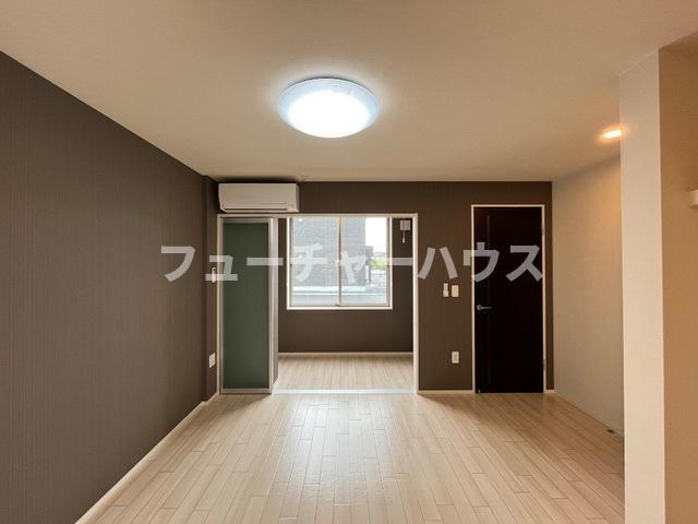 リッチレジデンスＢ（Rich Residence B）の居間・リビング