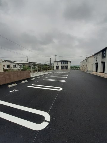 レーヴ　Ⅶの駐車場