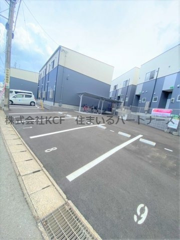 テラスハウス東山の駐車場|カースペースがあります