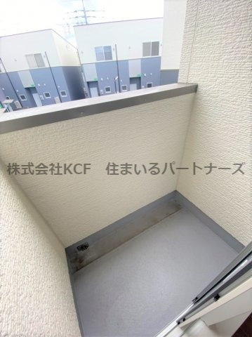 テラスハウス東山のバルコニー|バルコニーからの眺めを楽しみながら食事をしませんか