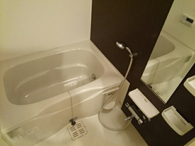 リヴェール栄谷の浴室