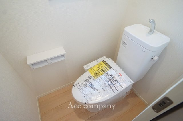 【トイレ】 | 東大阪市稲田本町1丁目　【4号棟/全5棟】 | トイレは1階と2階の各階に完備♪ともに同仕様のシャワートイレです☆