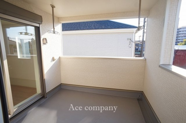 【バルコニー】 | 東大阪市稲田本町1丁目　【4号棟/全5棟】 | 2居室に面したインナー型ワイドバルコニー☆2居室ともに出入りできます♪開口部は西・南面です☆