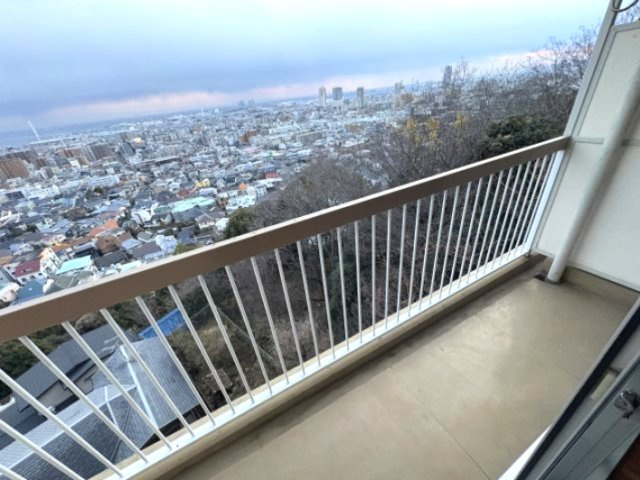 Hills岡本のバルコニー