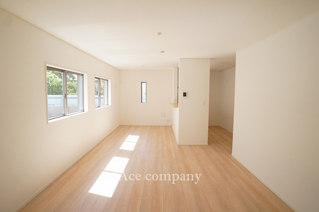 【居間・リビング】 | 八尾市新家町2丁目　【2号棟/全3棟】 | 【LDK：17帖】