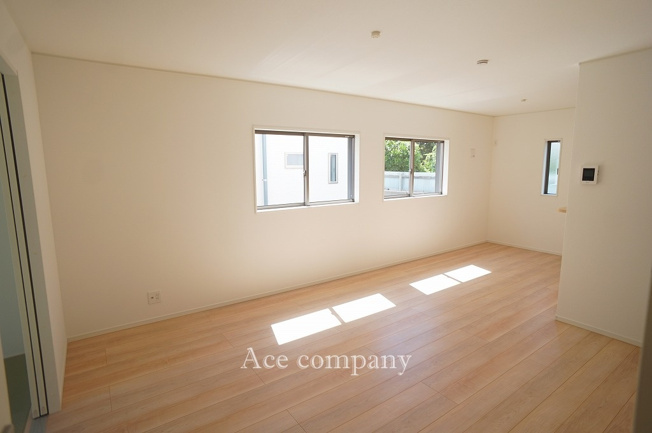 【居間・リビング】 | 八尾市新家町2丁目　【2号棟/全3棟】 | 【LDK：17帖】