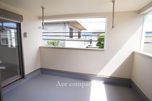 【バルコニー】 | 八尾市新家町2丁目　【2号棟/全3棟】 | 南・東の2面に開口部があるワイドなインナーバルコニーです☆2居室から出入りできます♪