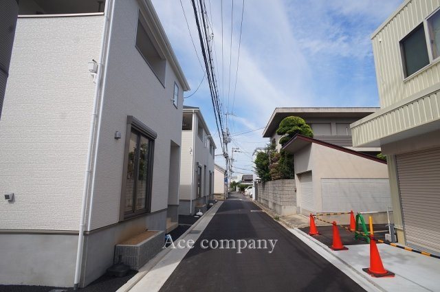 【前面道路含む現地写真】 | 八尾市新家町2丁目　【2号棟/全3棟】 | 【前面道路：幅員約4.2ｍ】