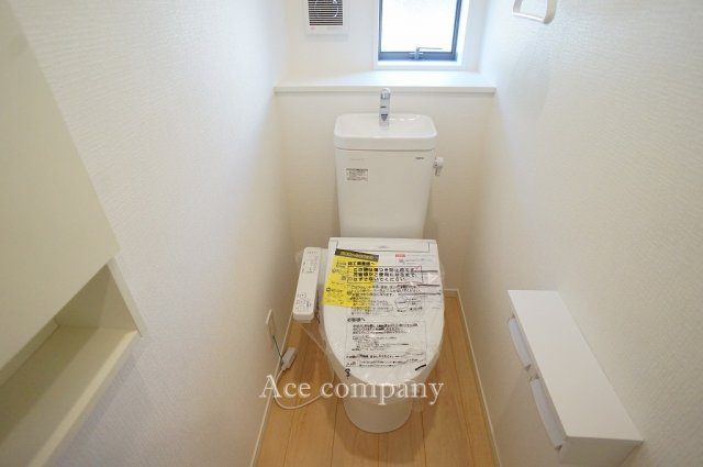 【トイレ】 | 八尾市新家町2丁目　【1号棟/全3棟】 | トイレは1階と2階の各階に完備♪ともに同仕様のシャワートイレです☆