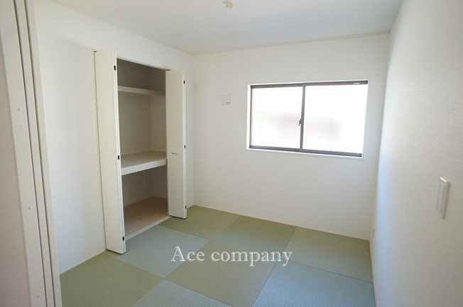 【内装】 | 八尾市新家町2丁目　【1号棟/全3棟】 | 【1階：和室4.5帖】窓付き☆押し入れ完備です♪