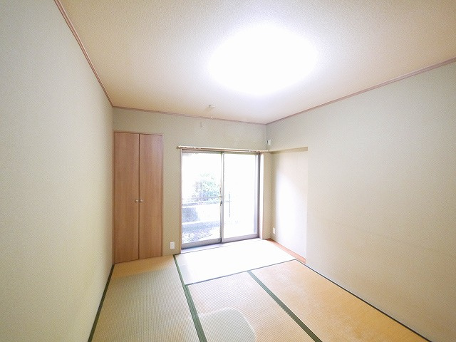 川嶋アパートAの和室|落ち着いた雰囲気の和室です