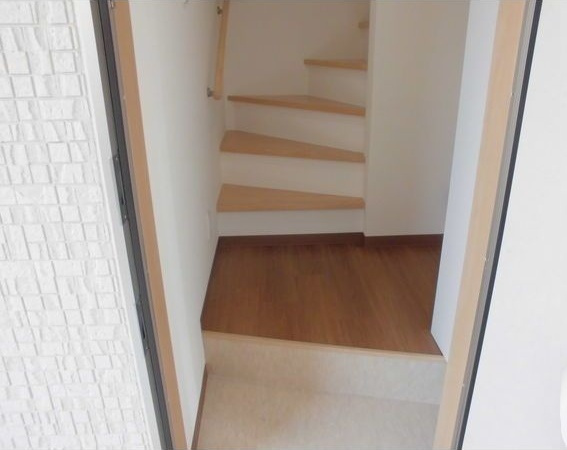 アースクエイク白水北棟の玄関