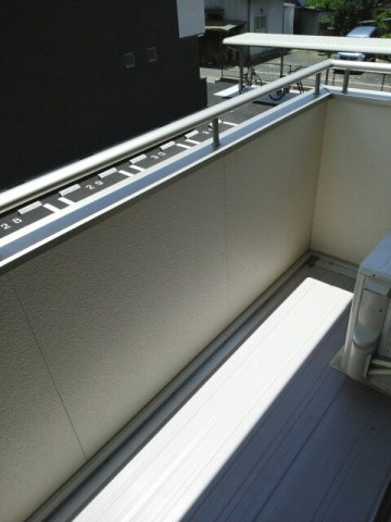 ヴィラジャローネ　デ　ケーヴⅡのバルコニー|暖かな日差しのふりそそぐバルコニー