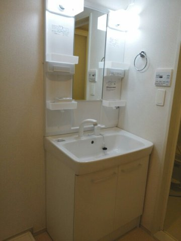 ヴィラジャローネ　デ　ケーヴⅡの洗面所|使いやすい洗面所です