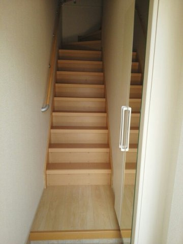 ヴィラジャローネ　デ　ケーヴⅡの玄関|シンプルで使いやすい玄関です