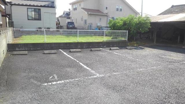 プラネットハウスの駐車場