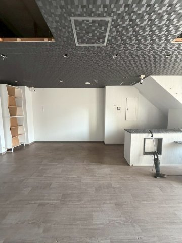 【エントランス】 | AKGビル