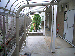 【その他共用部分】 | 小日向 | 屋根付き駐輪所