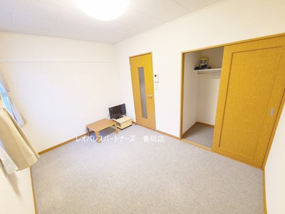 【居間・リビング】 | 小日向 | 1階はフローリング、2階以上はカーペットタイプとなります。