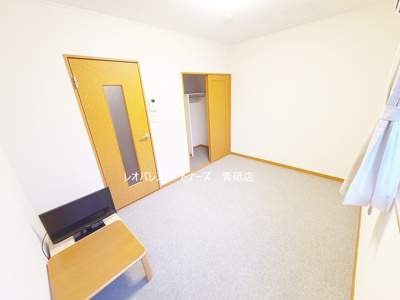 【その他】 | 小日向 | 1階はフローリング、2階以上はカーペットタイプとなります。