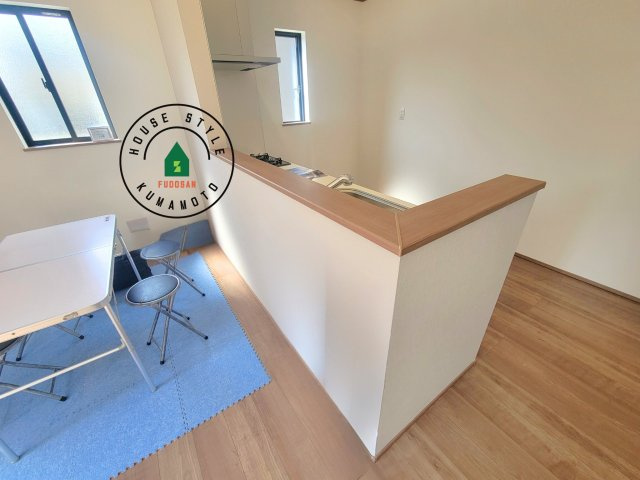 熊本市中央区帯山5丁目第1-1棟（A号棟）の内観：施工例|キッチンから立ち込める香りが今日の料理を期待させます。