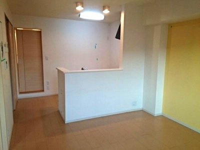 【居間・リビング】 | レットル・ダムールＡ | こちらのリビングで趣味の時間をお楽しみください