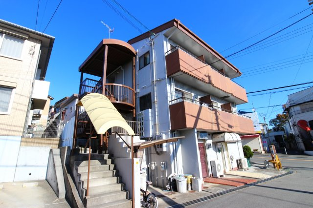 コーポライフビルの外観