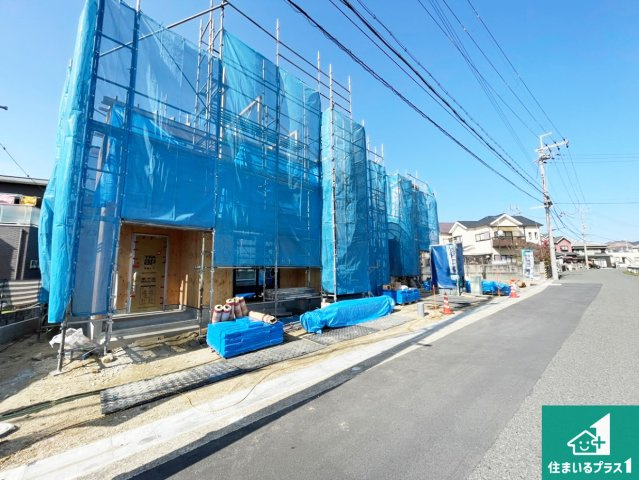 奈良市南京終町　新築一戸建ての前面道路含む現地写真|周辺は閑静な住宅街です。前面道路もしっかりと有りますので車の出し入れも安心ですよ！