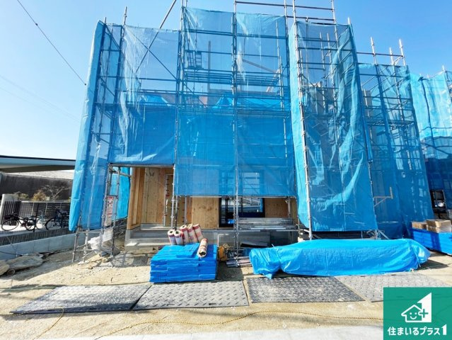 奈良市南京終町　新築一戸建ての外観|ご案内の際は現地集合はもちろん、ご自宅の送迎や最寄りの駅迄のお迎え等お気軽にご相談ください。