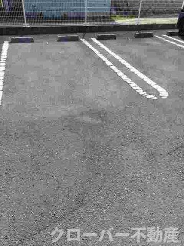 セレーノ柞田の駐車場