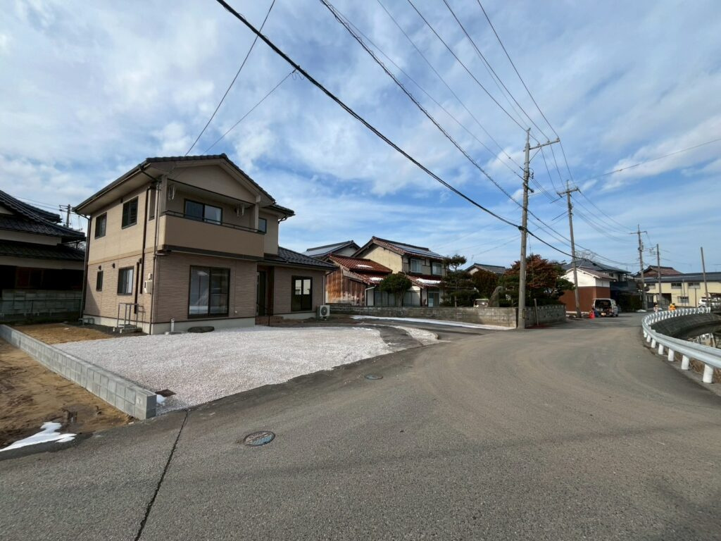 【前面道路含む現地写真】の画像