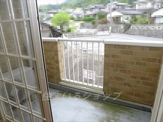 広島市安佐北区亀山７丁目のアパートのバルコニー