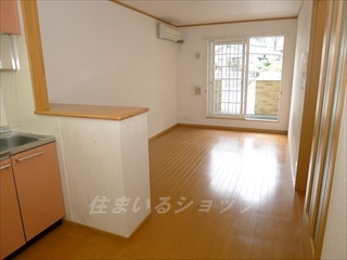 広島市安佐北区亀山７丁目のアパートの居間・リビング