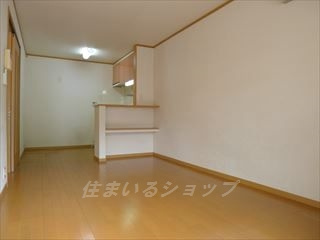 広島市安佐北区亀山７丁目のアパートの居間・リビング