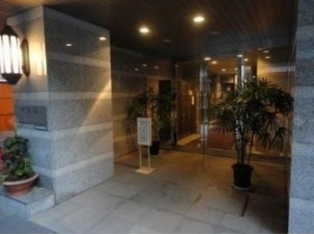 パートナーシップ　アパートメントのエントランス