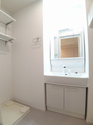 【洗面所】 | ゲミューゼガルテンⅢ | スペースが確保できる洗面所です