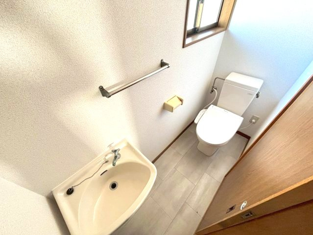 富田林市錦織南１丁目の一戸建てのトイレ