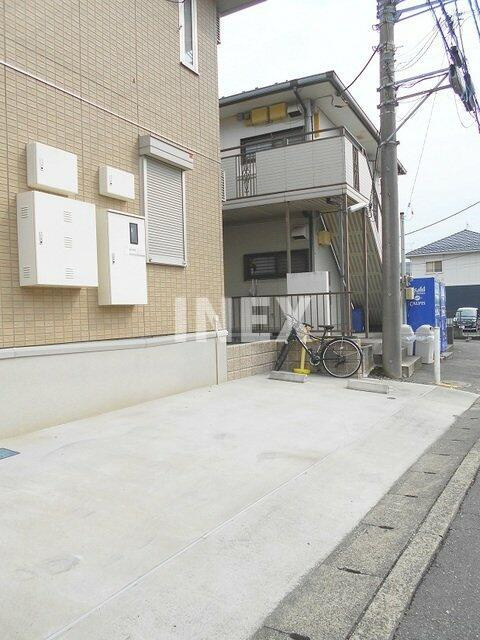 横浜市港北区岸根町のアパートの駐車場